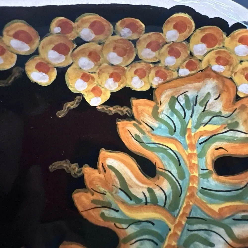 Tuscan pottery vines mano